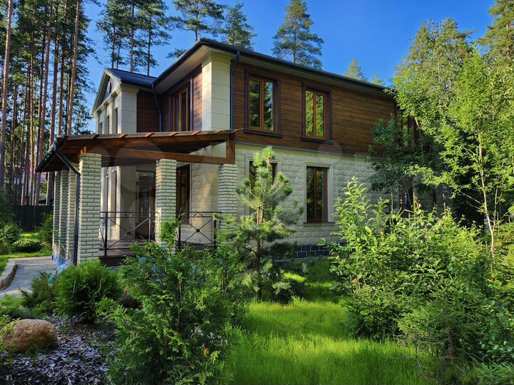 Коттедж 330 м² на участке 25 сот.