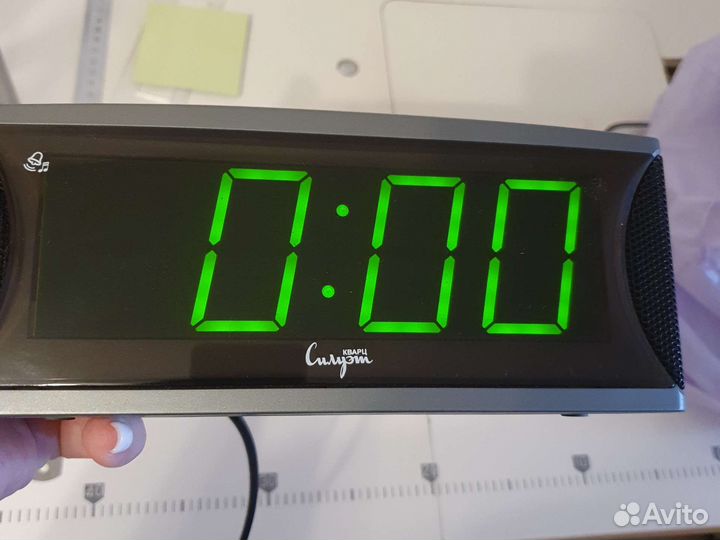Часы будильник