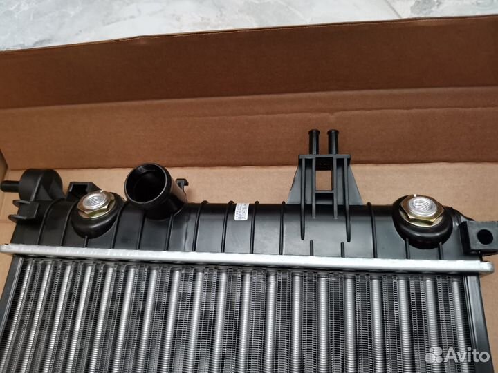 Радиатор усиленный Опель Астра Н Зафира Б МКПП