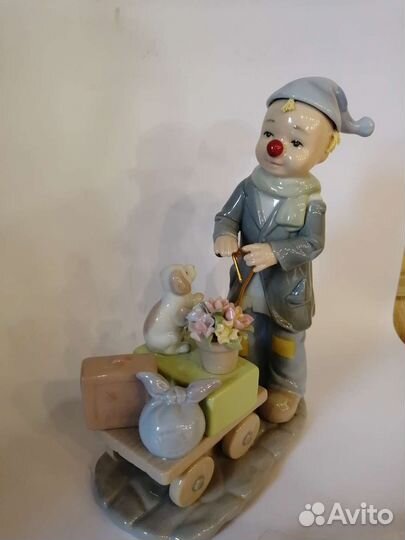 Скульптура клоун с тележкой, фарфор