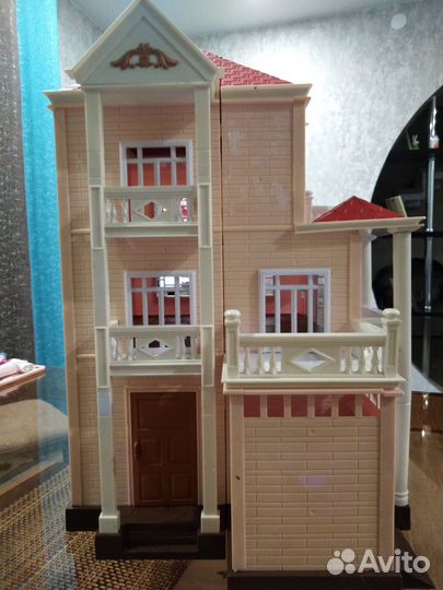 Большой кукольный домик