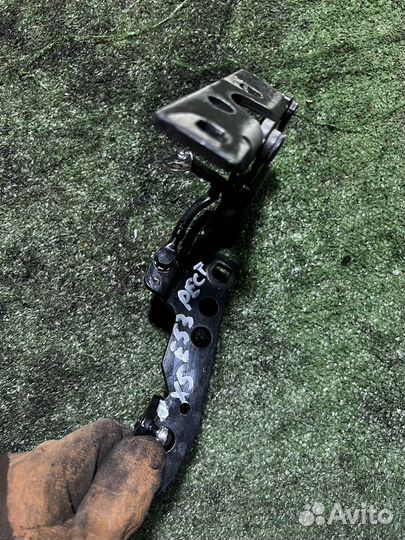 Петля капота левая BMW X5 E53 рестайлинг 4.4