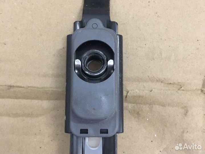 Механизм регулировки высоты ремня Toyota RAV4