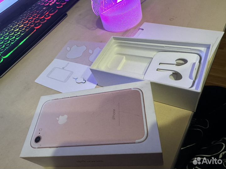 Коробка от iPhone 7 розовый