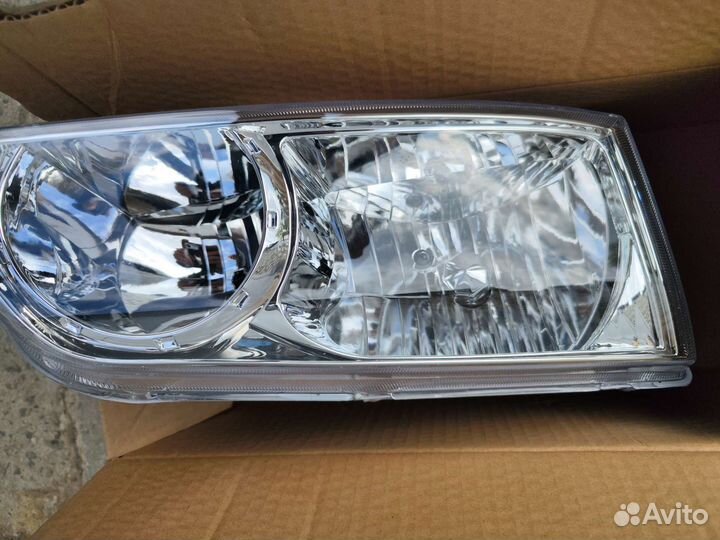 Фары на Хендай Старекс 2002г
