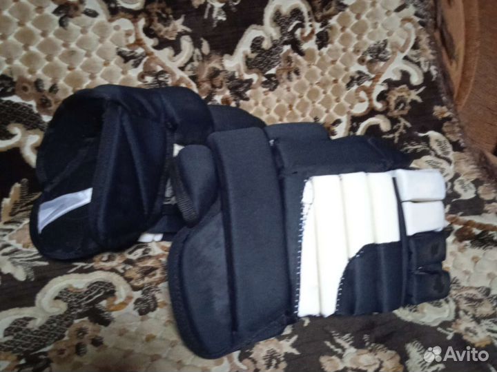 Краги хоккейные