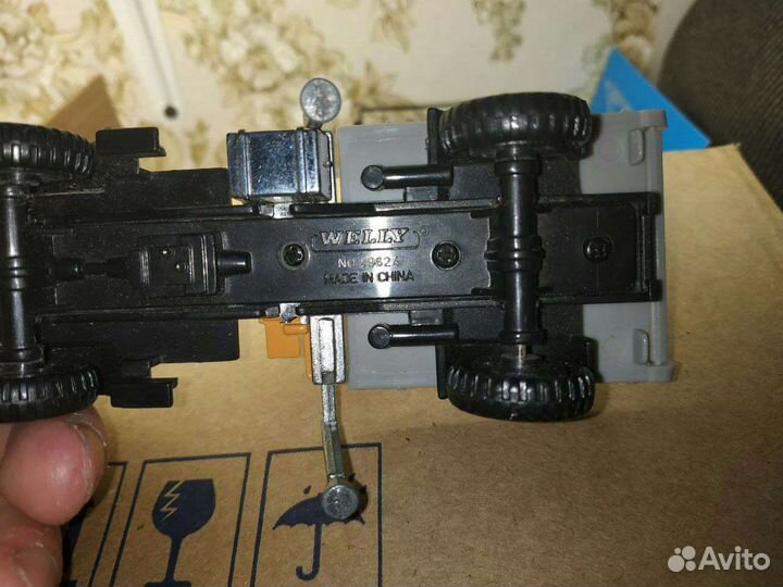 Моделька Mercedes-Benz Unimog на запчасти