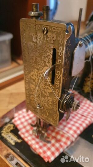 Швейная машинка zinger ручная