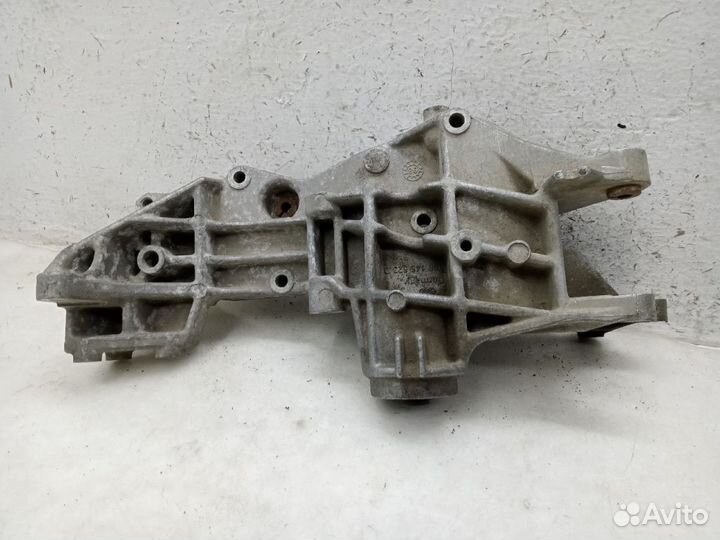Кронштейн генератора volkswagen passat B5