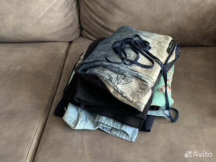 Пакетом вещи женские