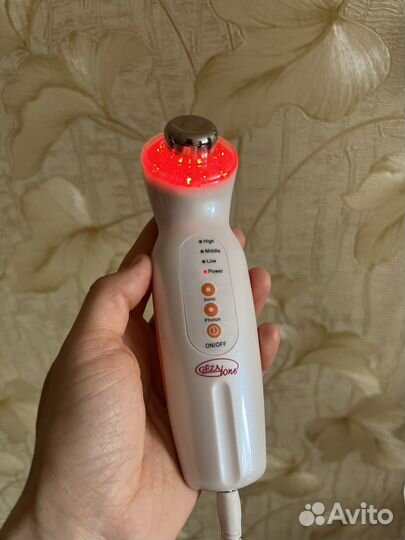 Многофункциональный аппарат для ухода за кожей