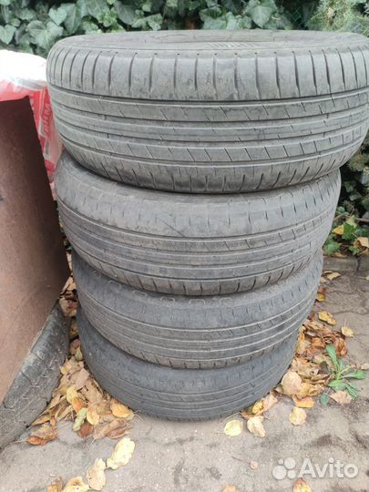 Goodyear EfficientGrip 215/65 R16