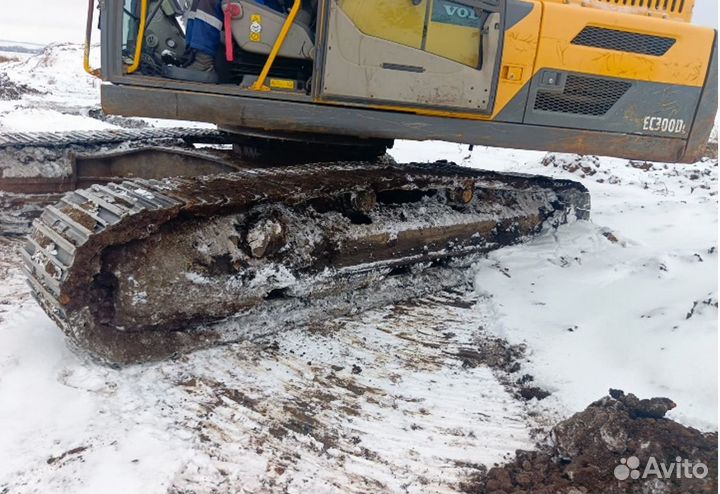 Гусеничный экскаватор Volvo EC300DL, 2013