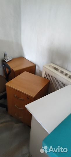 Мебель в хорошем состоянии, столы, тумбы