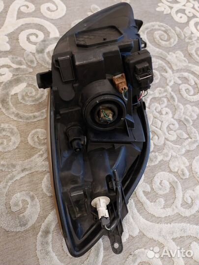 Фары пара на toyota vitz