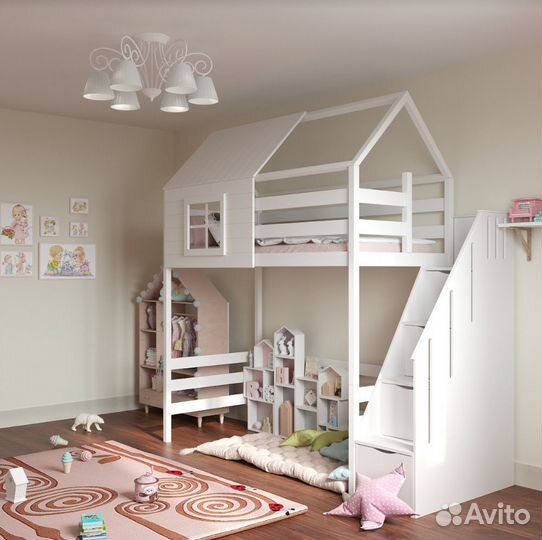 Детская кроватка с лесенкой-комод