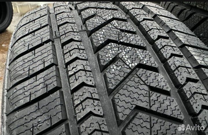 Tourador Winter Pro TSU1 275/40 R22 108V