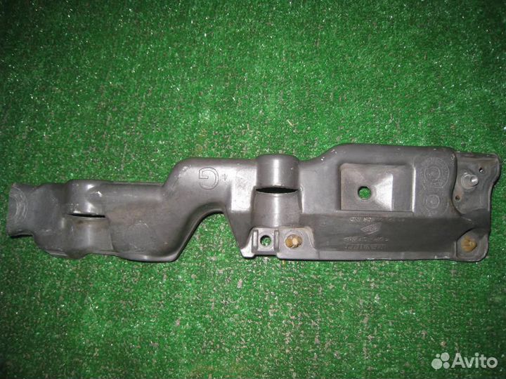 Кронштейн крыла левого переднего Renault Scenic 3