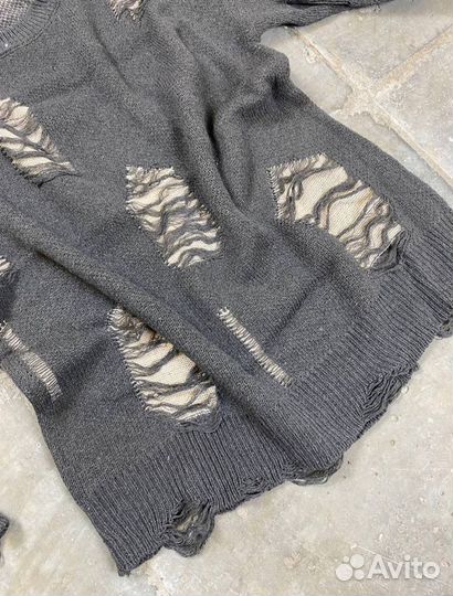 Свитер рваный balenciaga opium type