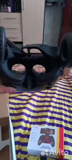 Очки вертуальной реальности. И жостик