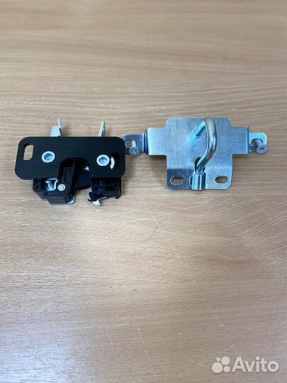 Бесшумный замок багажника Нива