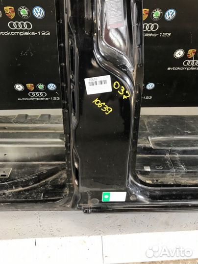 Центральная стойка кузова правая Mercedes-Benz