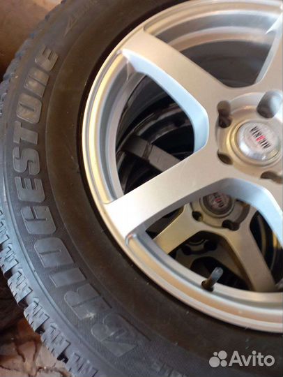 Зимняя резина на литых дисках 235/65/17