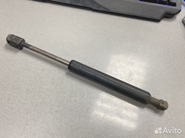 Амортизатор багажника vw vento б/у