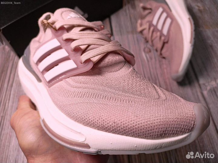 Кроссовки женские adidas ultraboost 23