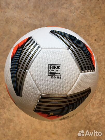 Футбольный мяч Adidas Tiro Pro