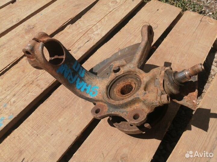 Кулак поворотный передний правый Volkswagen Sharan