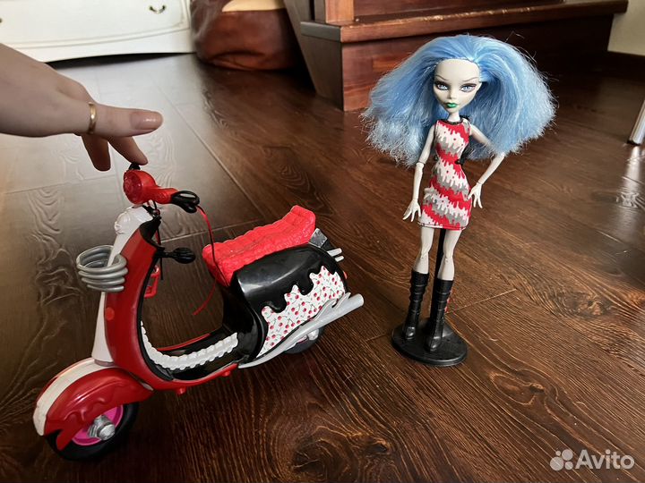 Кукла Monster High Гулия Йелпс на скутере