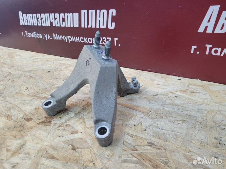 Кронштейн кпп Renault Sandero Stepway