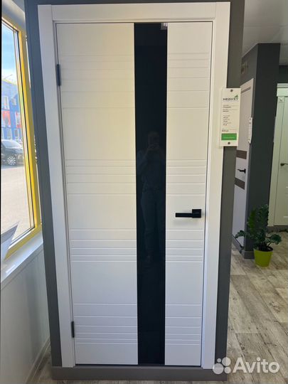 Дверь межкомнатная белая со стеклом