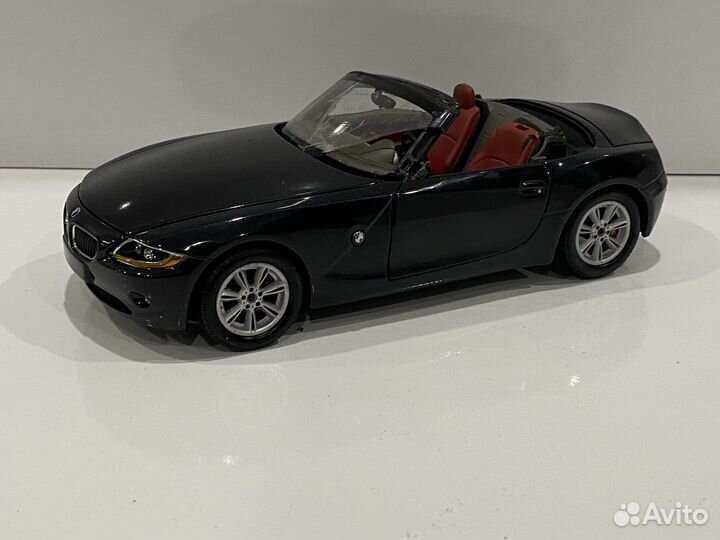 Модель BMW Z4 Kyosho 1:18 с дефектами