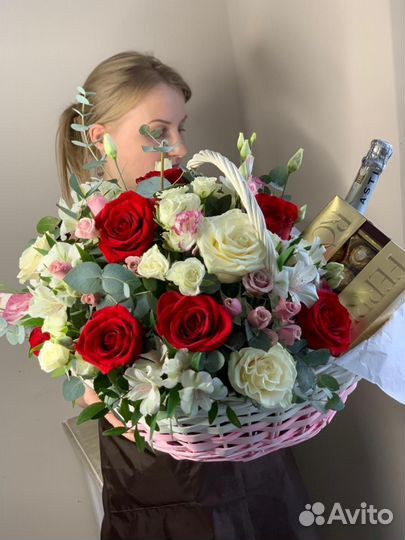 Доставка цветов. Персональная корзина на ваш выбор