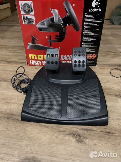Игровой руль Logitech Momo Racing
