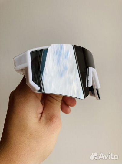 Очки спортивные белые зеркальные солнцезащитные