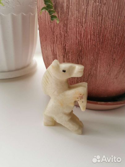 Лошадь статуэтка оникс