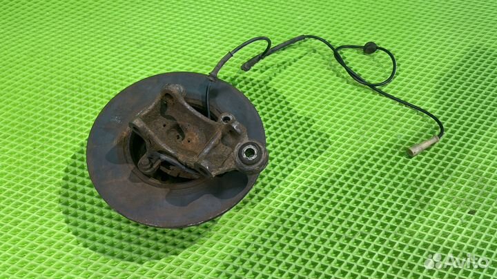 Кулак задний левый Alfa Romeo 156