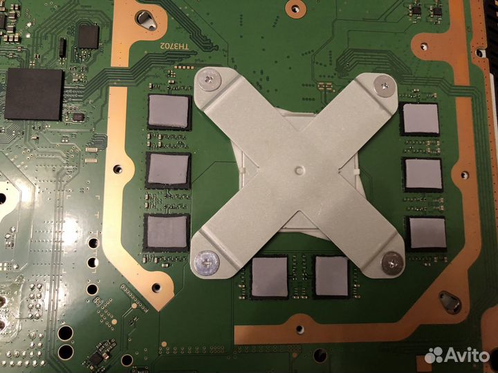 Sony PS4 Pro 1Tb + 2 новых джойстика и много игр