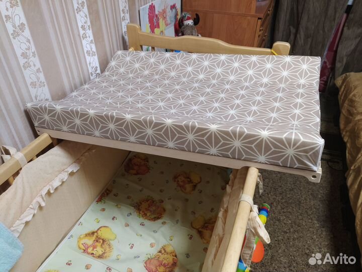 Пеленальная доска на кроватку