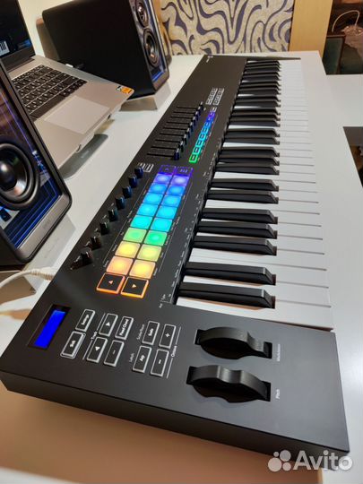 Миди клавиатура Novation Launchkey 61 mk3