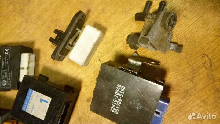 Блоки. Реле на Тойота карина. авенсис