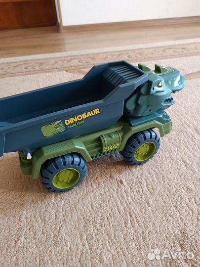 Динозавры с машинкой