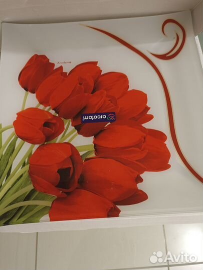 Стеклянные тарелки и блюдо для торта