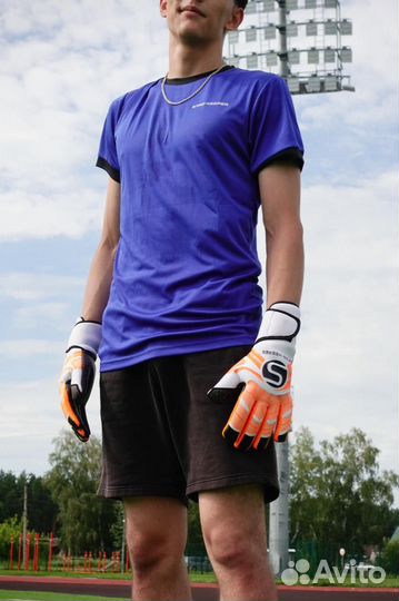 Вратарские перчатки бренда 