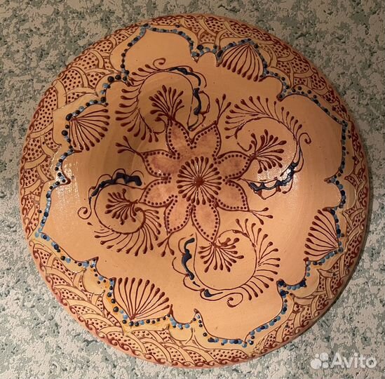 Глиняная настенная тарелка