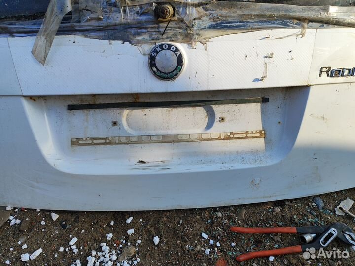 Крышка багажника Шкода roomster2006-2010