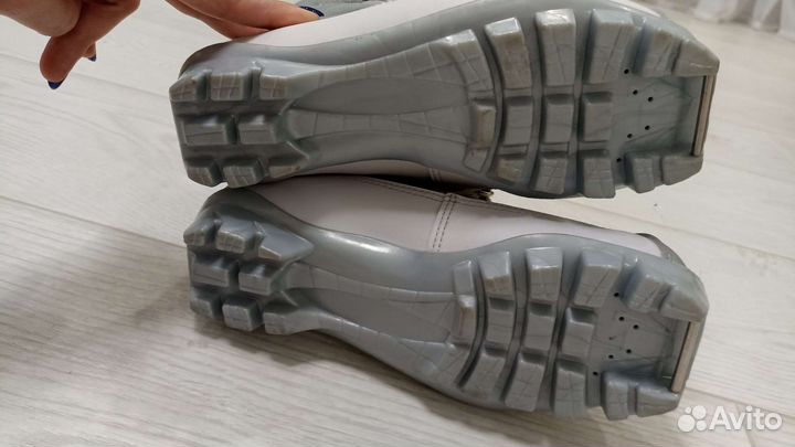 Лыжные ботинки новые 34